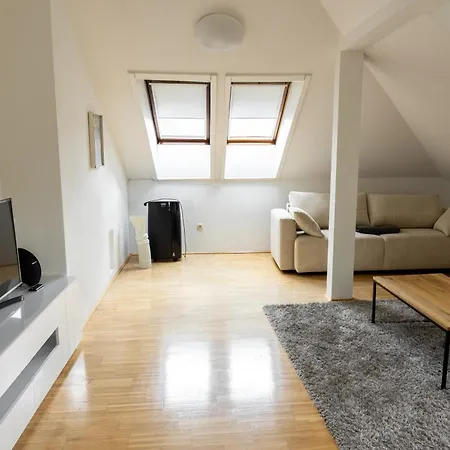 Moderne Dachgeschosswohnung Zentral By Seebnb Velden am Woerthersee
