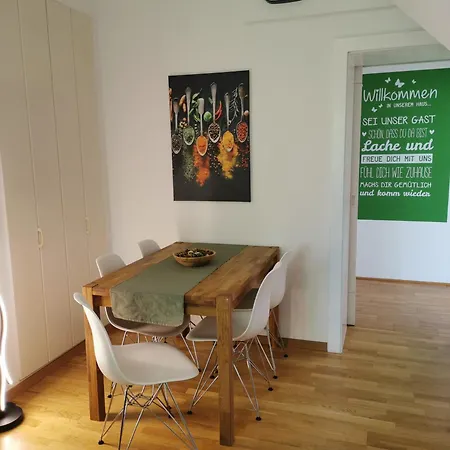 Moderne Dachgeschosswohnung Zentral By Seebnb شقة *