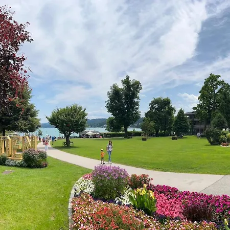 Moderne Dachgeschosswohnung Zentral By Seebnb شقة